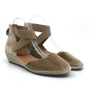 Gentle Souls tan velvet wedge sandal flat